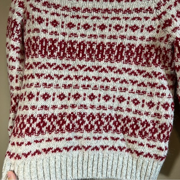 ✨ Abercrombie & Fitch Women’s Gray Red Nordic Sweater Small - Picture 3 of 9